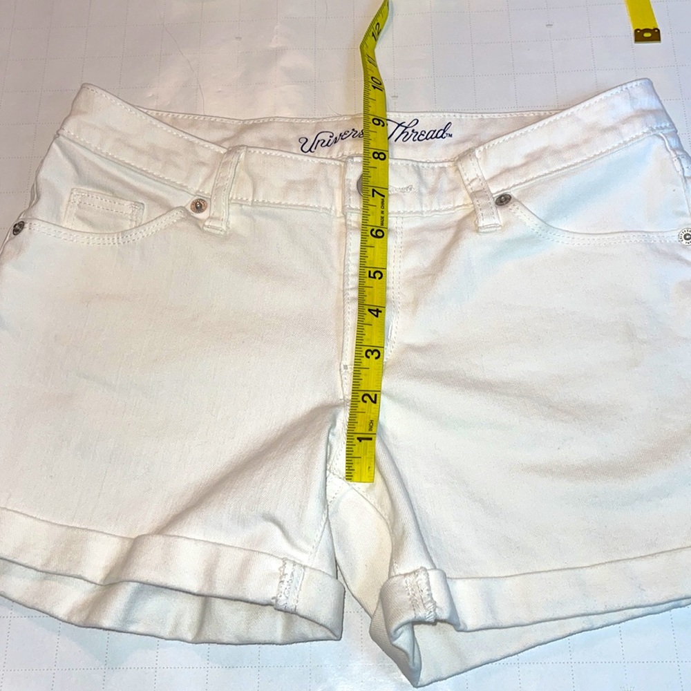 Universal Thread Mid Rise Jean Shorts, Size 0 - Picture 8 of 8
